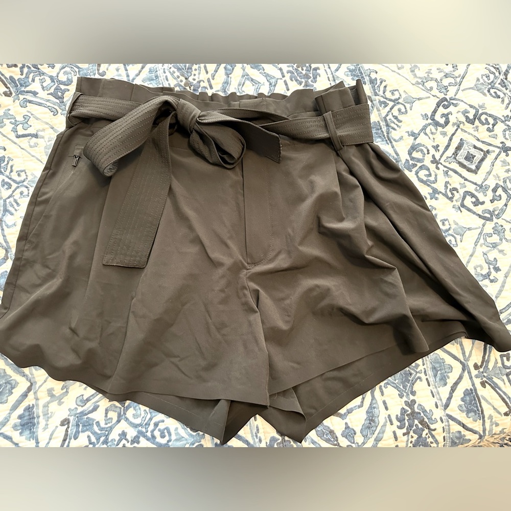 Black Athleta Skyline Short - Size 18